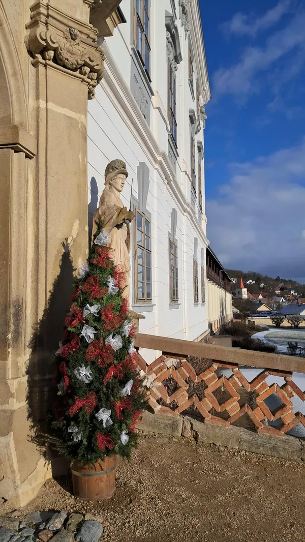 Příchod na zámek k finále