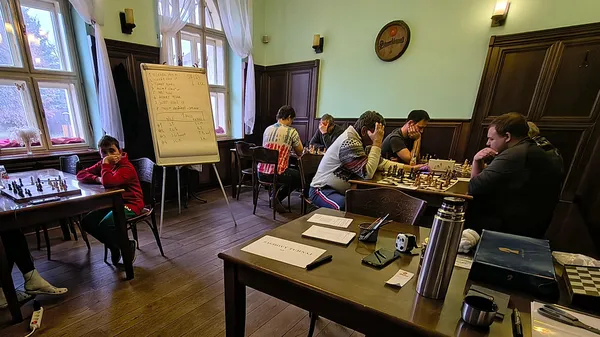 U šachovnic seděli starší i mladší